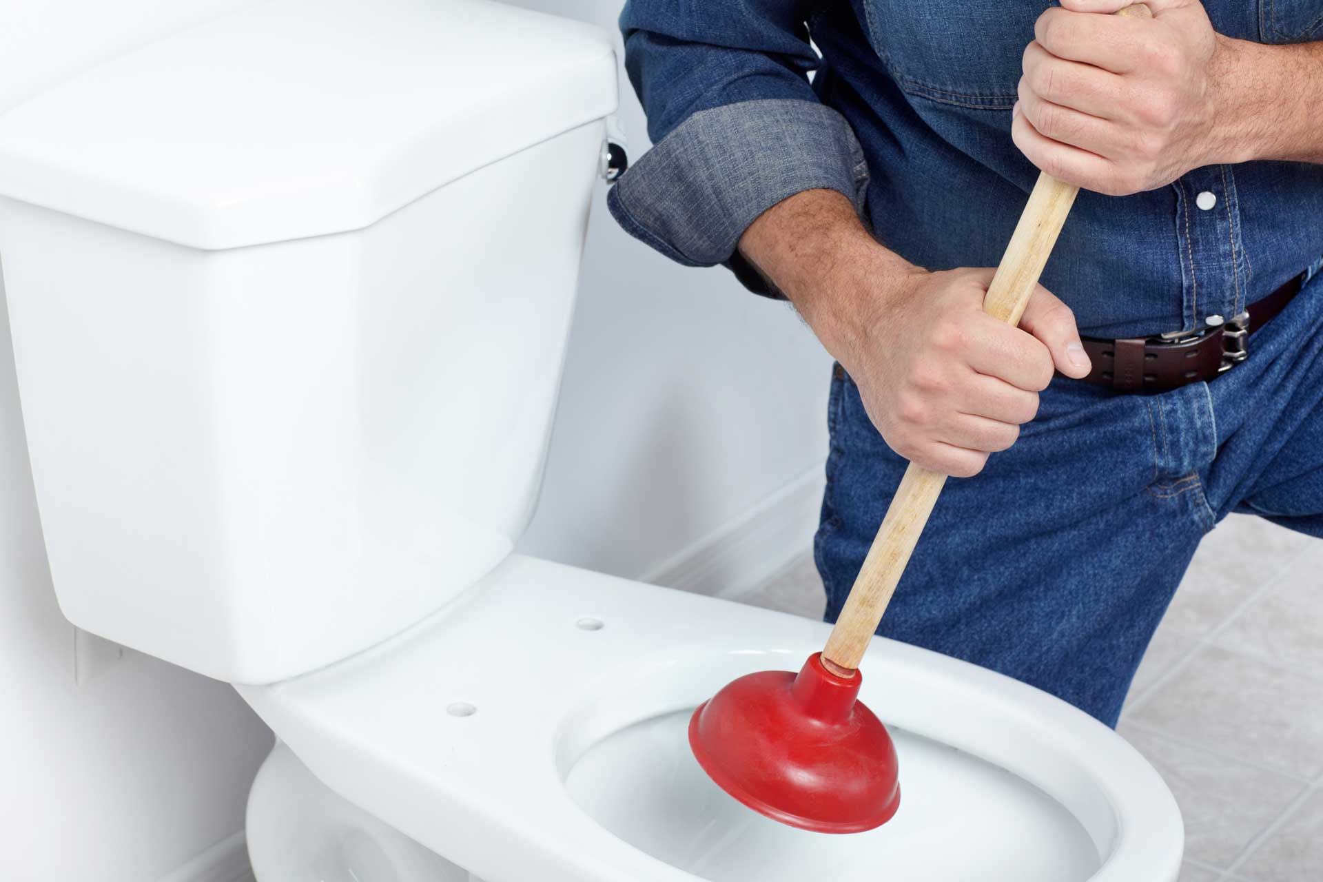 Toilet Plungers: The Right Way To Use One